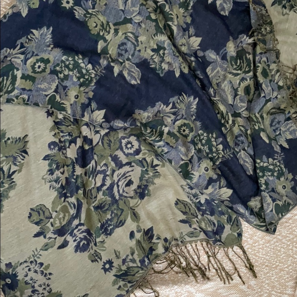 Scarf - Picture 4 of 4